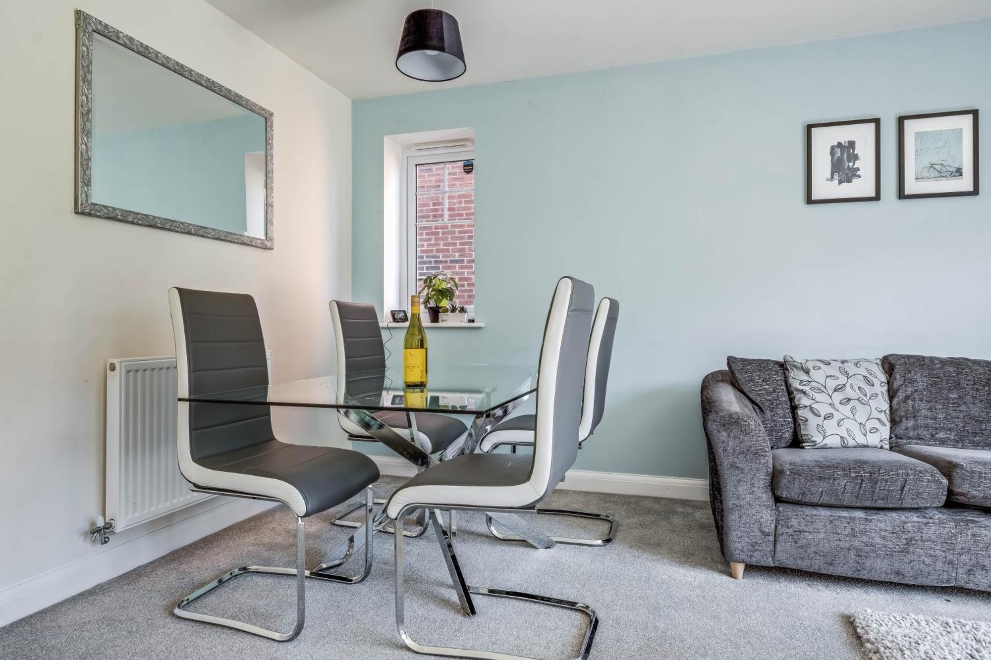 Beautiful And Comfortable Home Away From Home With Free Parking, Fast Wifi And White Crisp Hotel Standard Linen Hosted By Our Home Short Stays Northampton Exterior photo