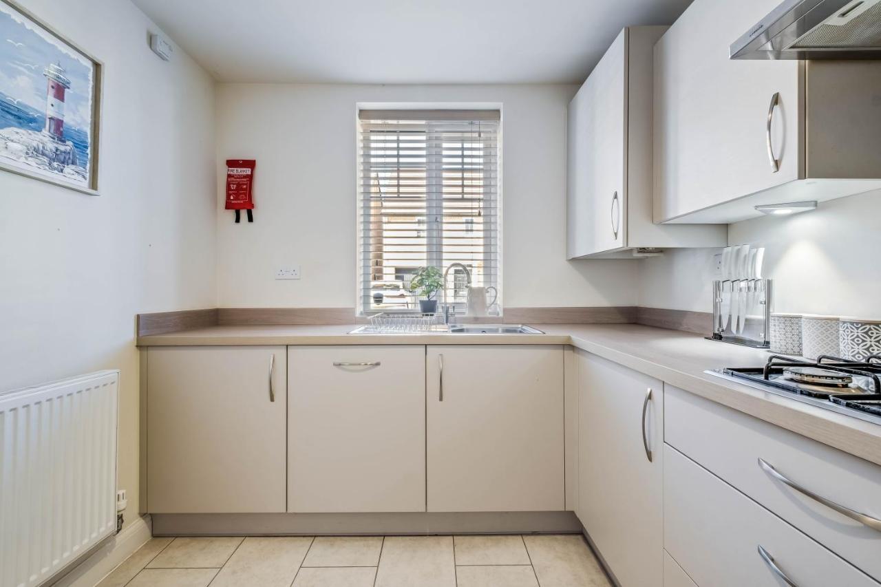 Beautiful And Comfortable Home Away From Home With Free Parking, Fast Wifi And White Crisp Hotel Standard Linen Hosted By Our Home Short Stays Northampton Exterior photo