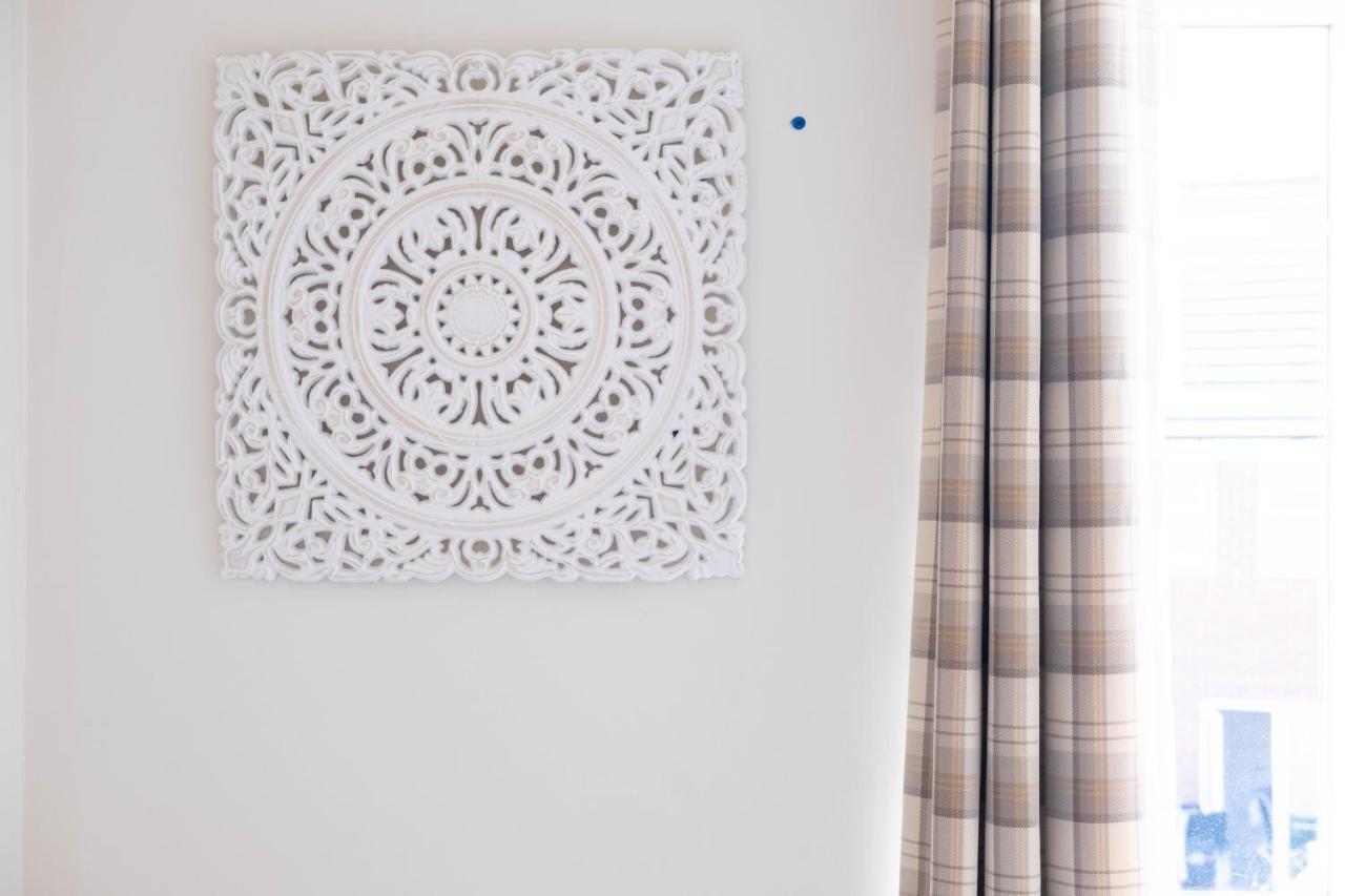 Beautiful And Comfortable Home Away From Home With Free Parking, Fast Wifi And White Crisp Hotel Standard Linen Hosted By Our Home Short Stays Northampton Exterior photo