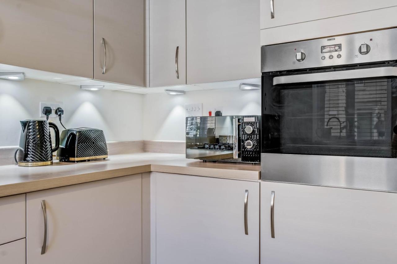 Beautiful And Comfortable Home Away From Home With Free Parking, Fast Wifi And White Crisp Hotel Standard Linen Hosted By Our Home Short Stays Northampton Exterior photo