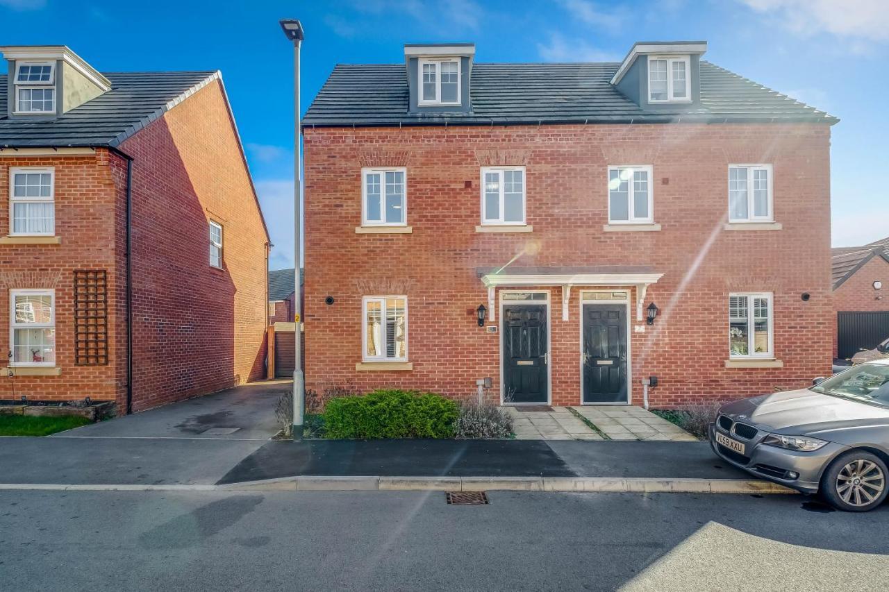Beautiful And Comfortable Home Away From Home With Free Parking, Fast Wifi And White Crisp Hotel Standard Linen Hosted By Our Home Short Stays Northampton Exterior photo